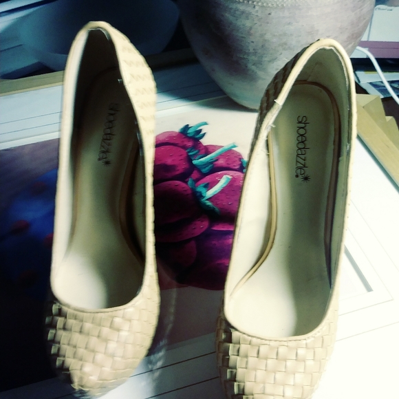 SHOEDAZZLE GORGEOUS TAN PLATFORMS💐 - Picture 5 of 8